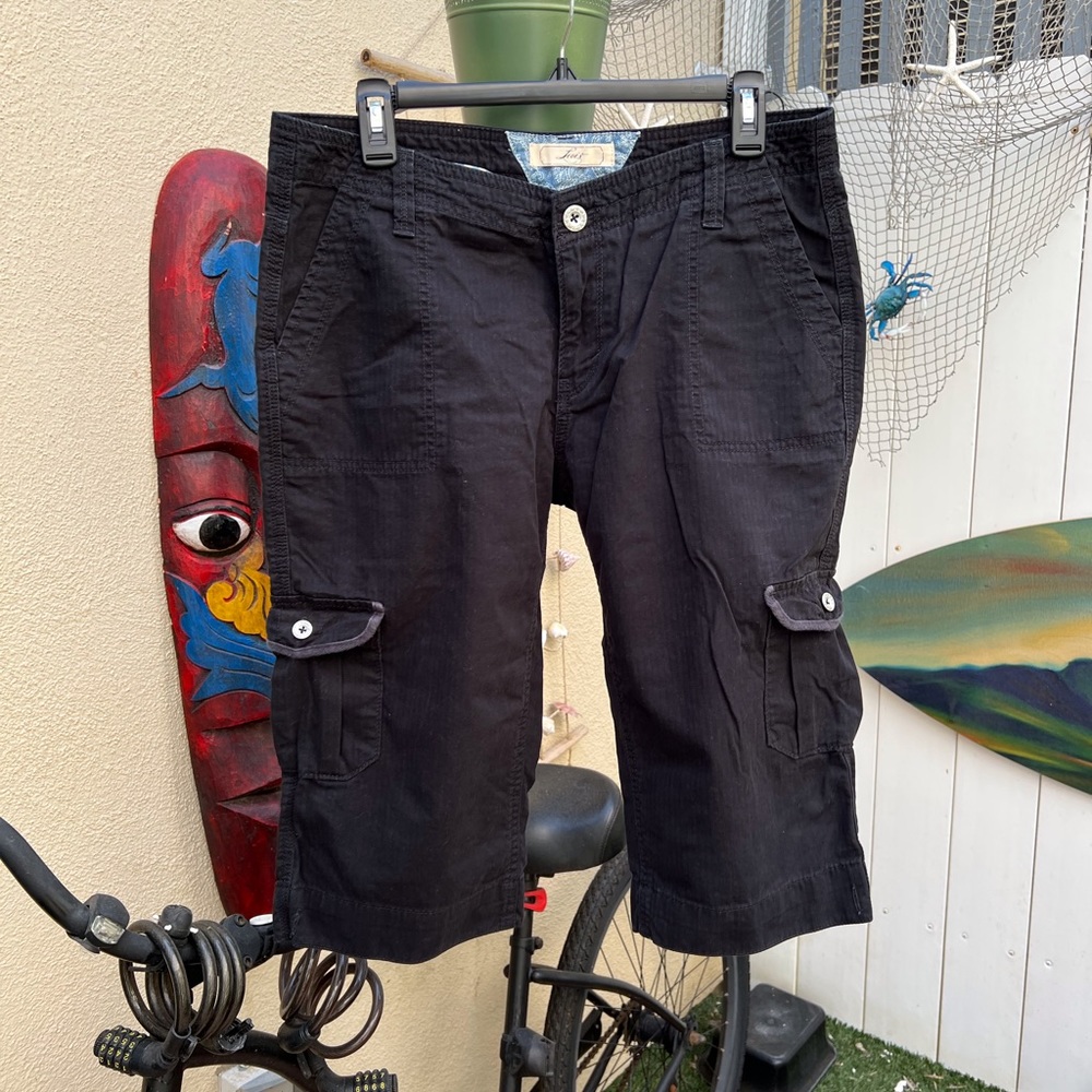 Levi’s cargo capri